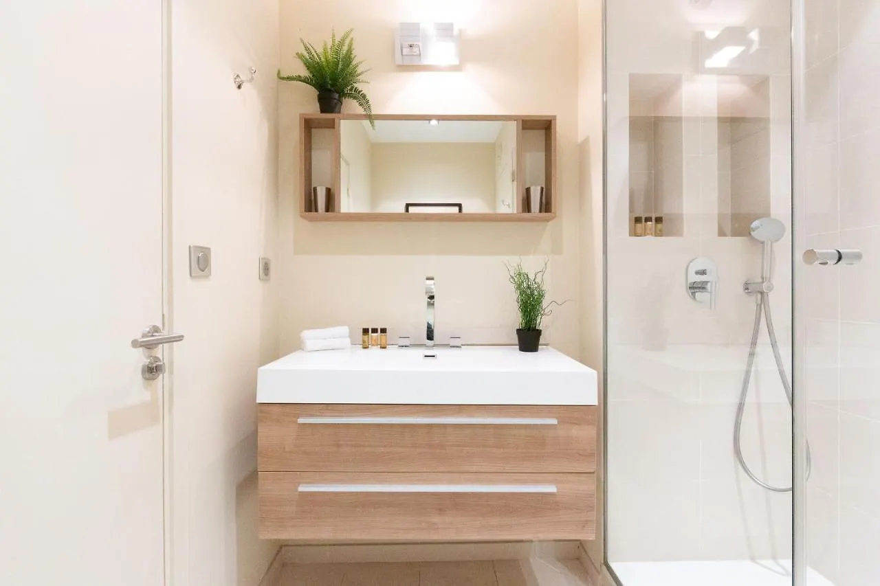 Gray D'Albion Yourhosthelper Cannes Apartment