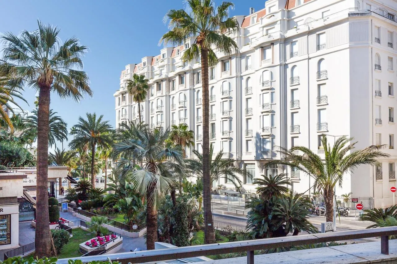 Gray D'Albion Yourhosthelper Cannes 0*,  France
