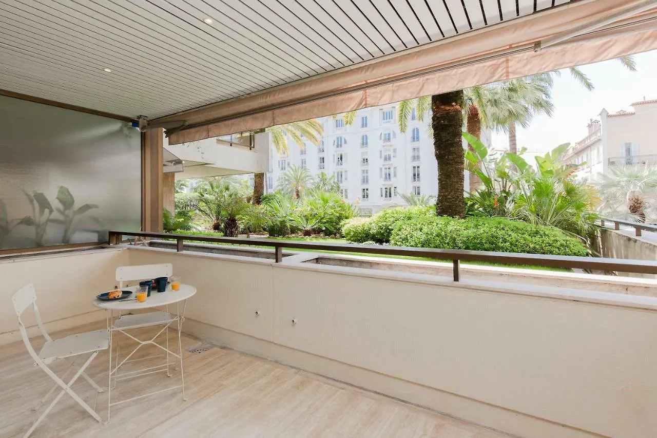 Gray D'Albion Yourhosthelper Cannes France
